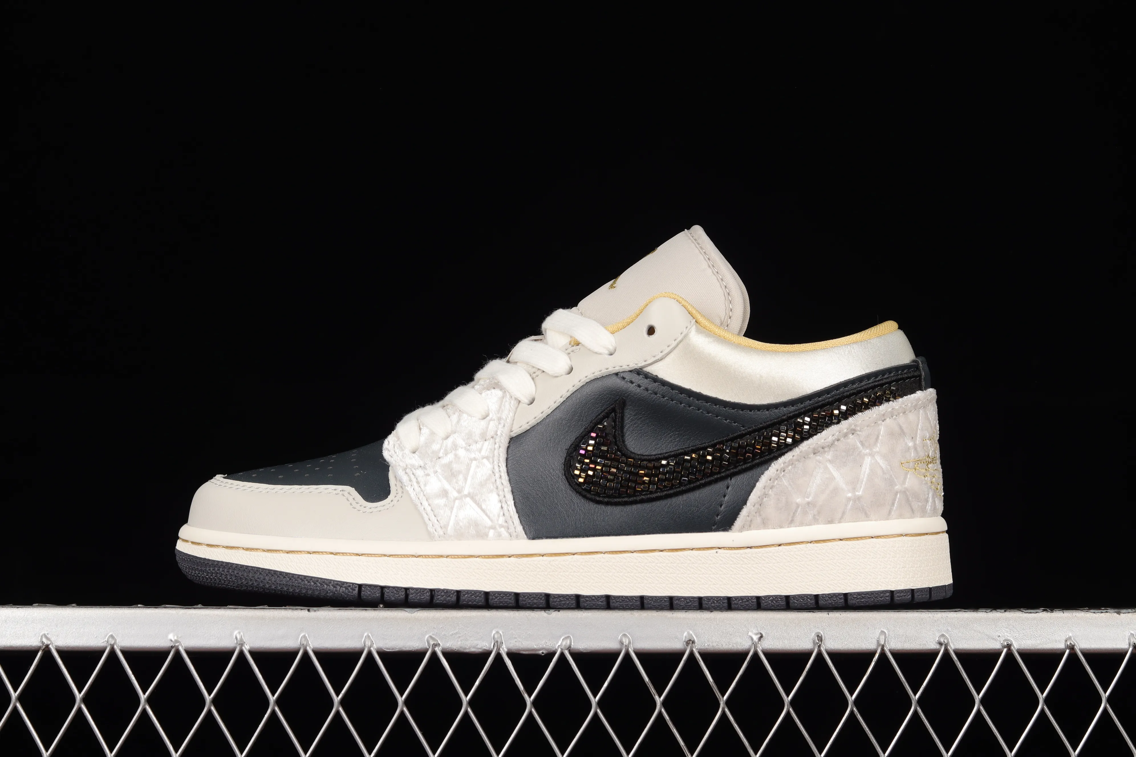 All categories Air Jordan Jordan series basketball shoes Air Jordan 1 Low Air Jordan 1 Low AJ1 Joe 1 black and gray satin low-top cultural basketball shoes DV1762-001